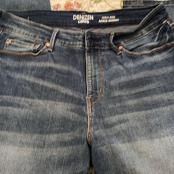 Denizen Levi’s - Picture 1 of 6